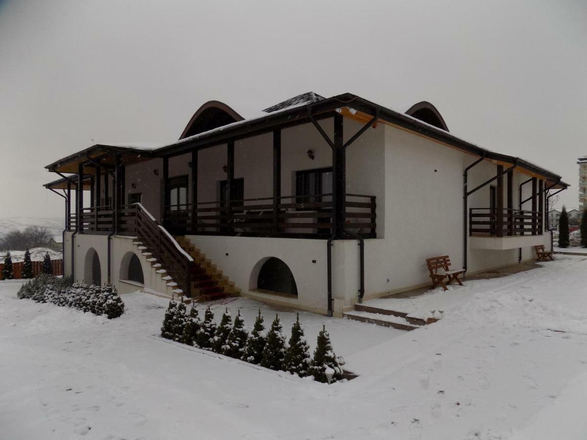 Tango Margo Hotel Valea Lupului  Luaran gambar