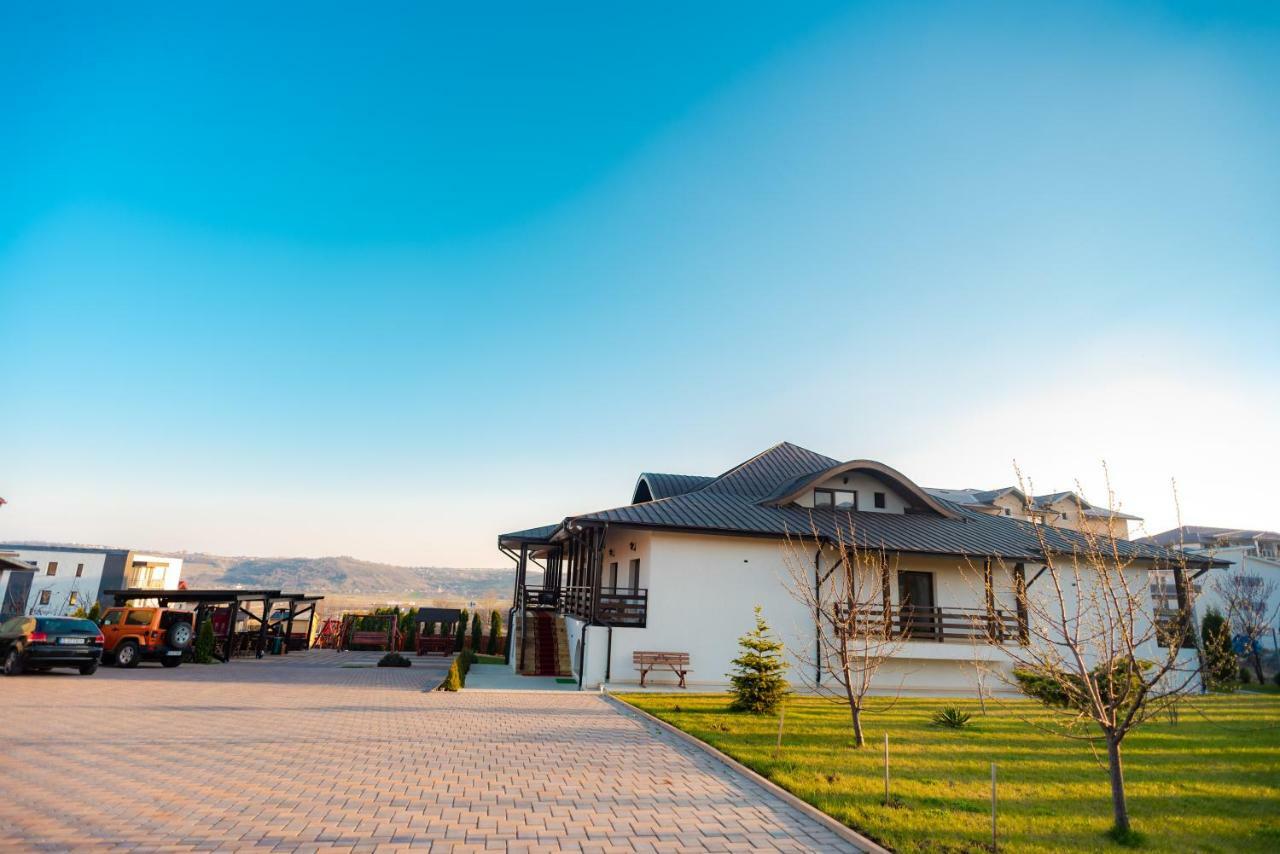 Tango Margo Hotel Valea Lupului  Luaran gambar