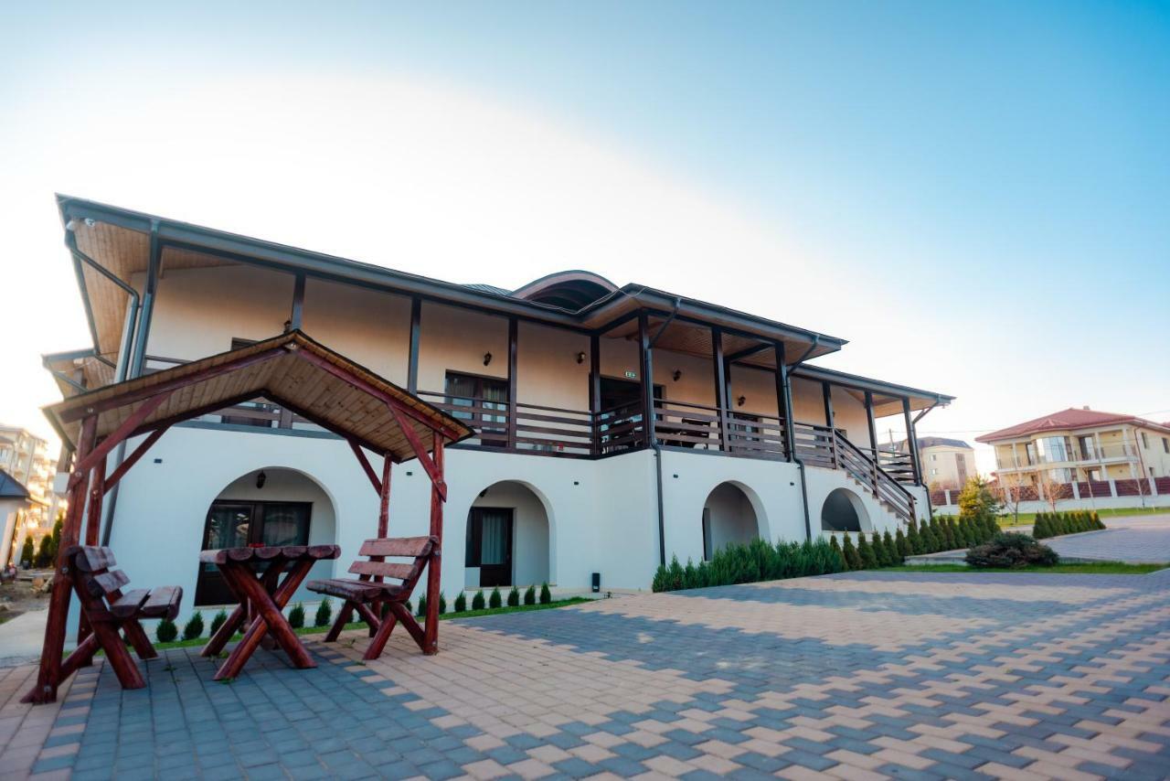 Tango Margo Hotel Valea Lupului  Luaran gambar
