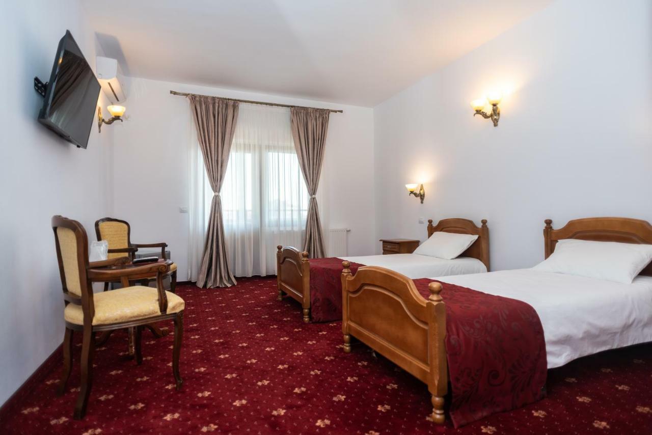 Tango Margo Hotel Valea Lupului  Luaran gambar