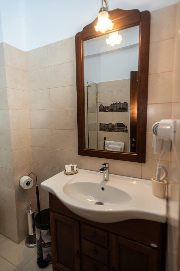 Tango Margo Hotel Valea Lupului  Luaran gambar