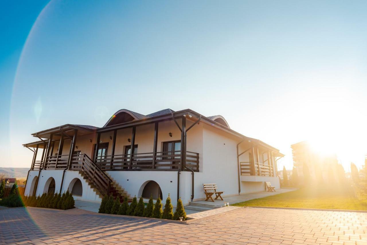 Tango Margo Hotel Valea Lupului  Luaran gambar